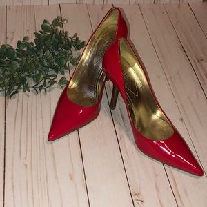 Guess by Marciano sexy fire engine red pumps